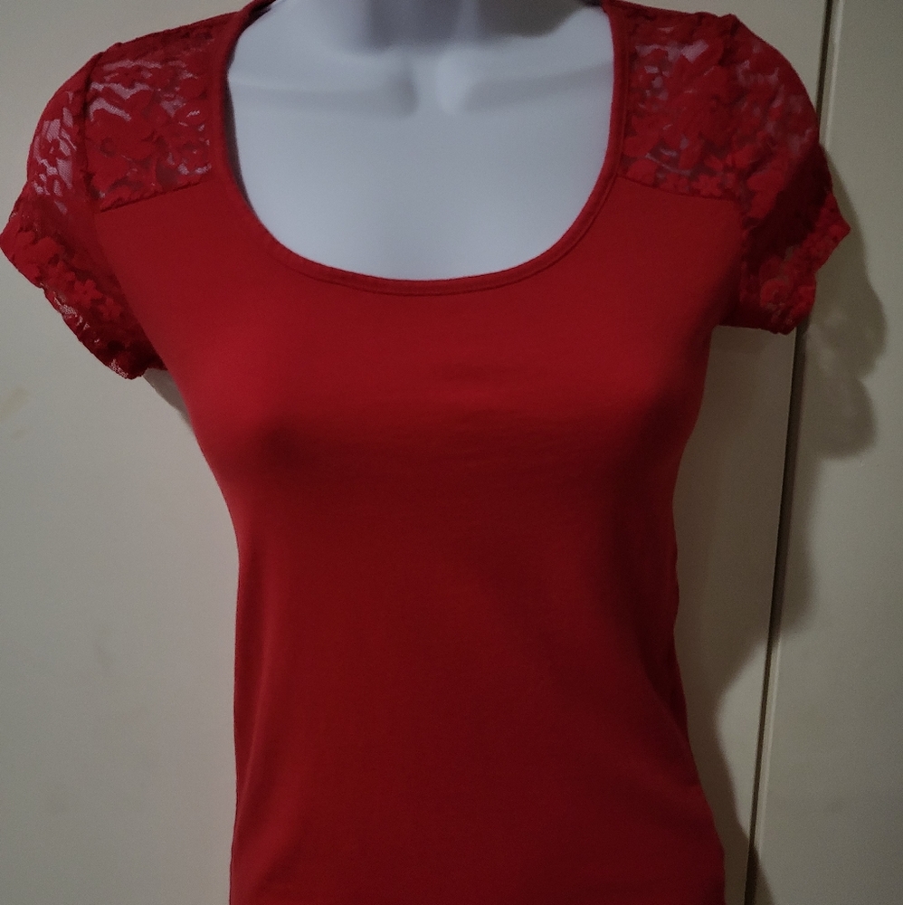 Ambiance size small Red top